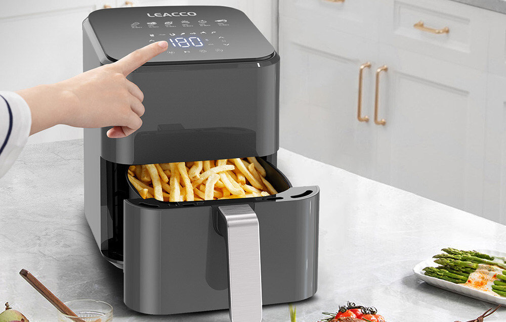 Frytkownica beztłuszczowa LEACCO AF010 Air Fryer Intuicyjna obsługa kontrola wyświetlacz dotykowy kontrola dostosowanie temperatura czas preferencje tryb pracy oczekiwania