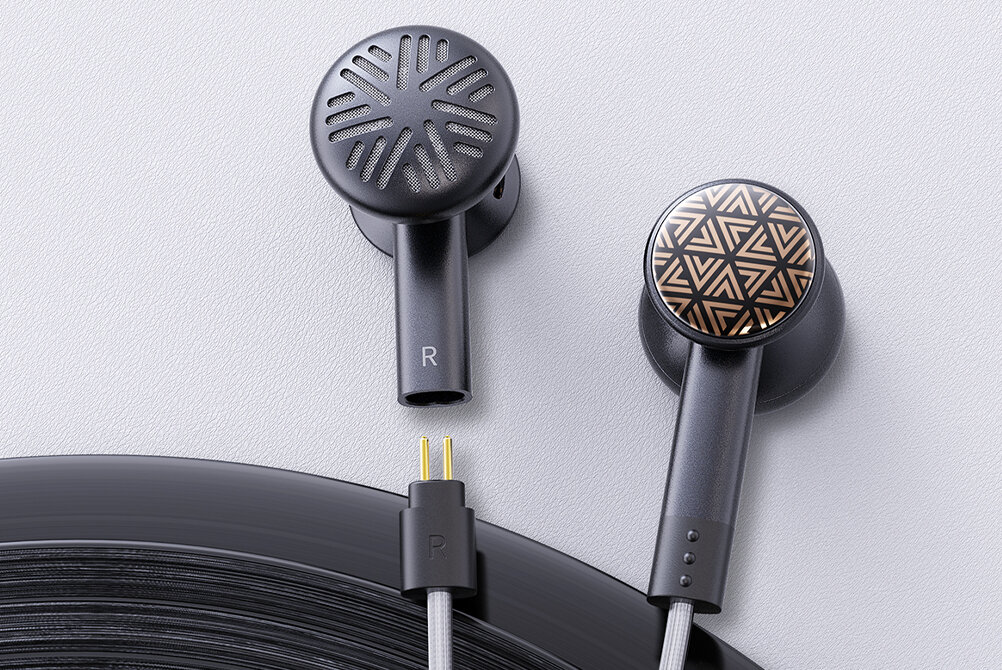 Słuchawki douszne FIIO FF3S - czestotliwosc, dzwiek design komfort lekkość dźwięk jakość wrażenia słuchowe ergonomia lekkość sport aktywność podróże czas pracy działanie akumulator