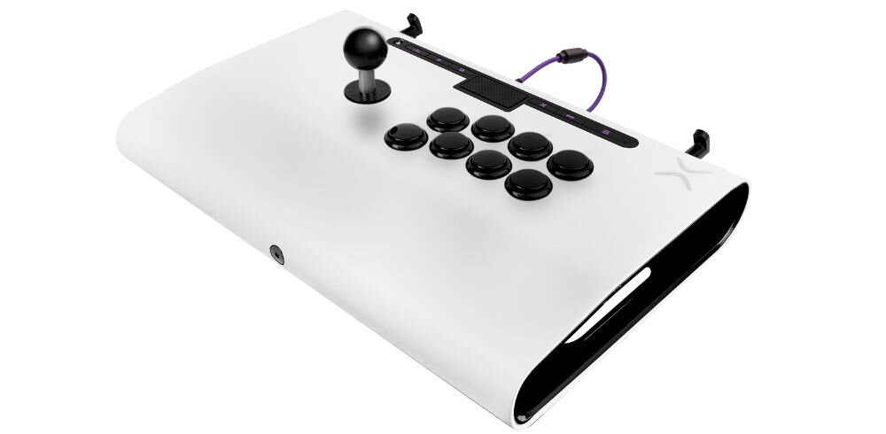 Kontroler PDP Victrix Pro FS Arcade Fight Stick Biały prezentacja kontrolera na białym tle pod kątem z podłączonym kablem klasa turniejowa gracze bijatyk precyzja komfort zbudowany z jednego kawałka aluminium klasy lotniczej trwałość wydajność