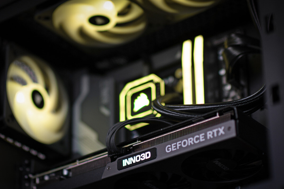 Komputer ACTINA iCUE i7-14700KF 32GB RAM 2TB SSD GeForce RTX4070Ti Windows 11 Home podzespoły procesor rdzenie taktowanie karta graficzna