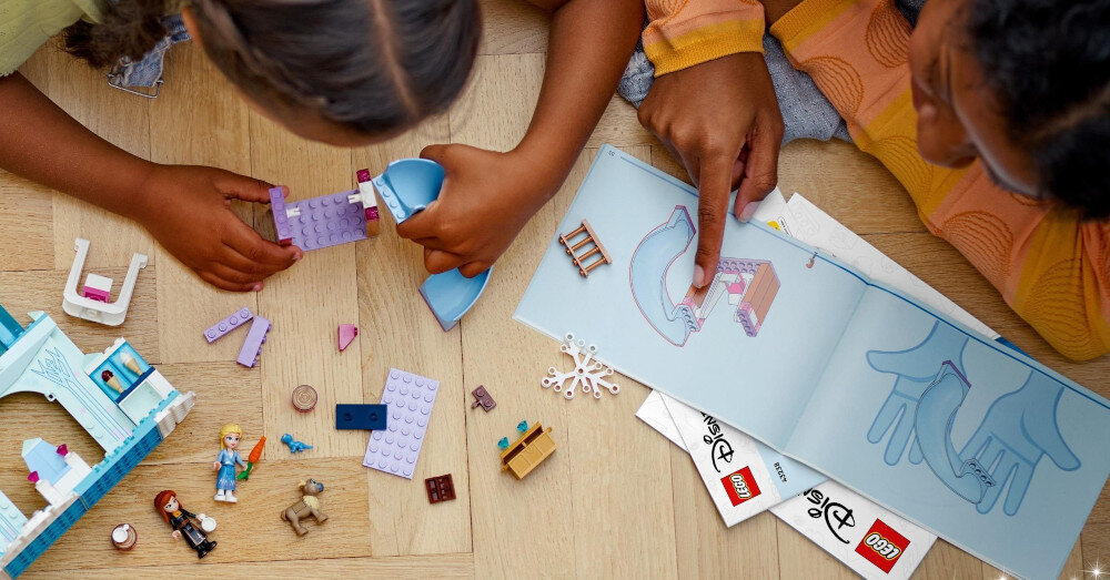 KLOCKI LEGO DISNEY PRINCESS BRYCZKA Z OPOWIEŚCI BELLI 43233 aplikacja