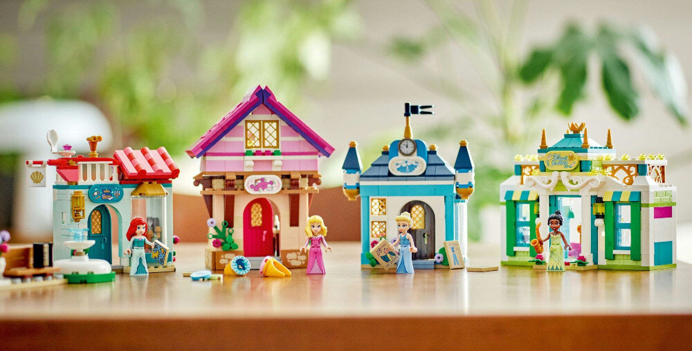 KLOCKI LEGO DISNEY PRINCESS PRZYGODA KSIĘŻNICZKI DISNEYA NA TARGU 43246 ozdoba