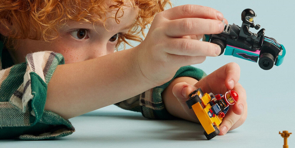 KLOCKI LEGO CITY GOKARTY I KIEROWCY WYŚCIGOWI 60400 akcja wyścigowa
