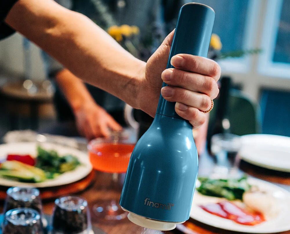 Młynek do przypraw FINAMILL Battery Pomarańczowy dioda LED Wymienne pojemniki latwa obsluga szeroki otwór