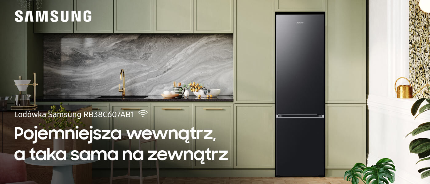 Kuchnia z lodówką w grafitowym kolorze, obok szafki i blatu z marmurowym wzorem. Tekst na obrazie: \'Lodówka Samsung RB38C607AB1 Pojemniejsza wewnątrz, a taka sama na zewnątrz\'.