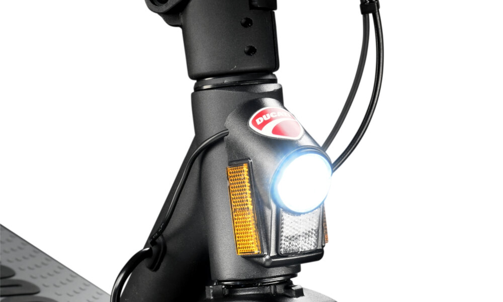 Hulajnoga elektryczna DUCATI Scrambler City Cross-e oświetlenie LED światło przednie oświetlenie tylne odblaski