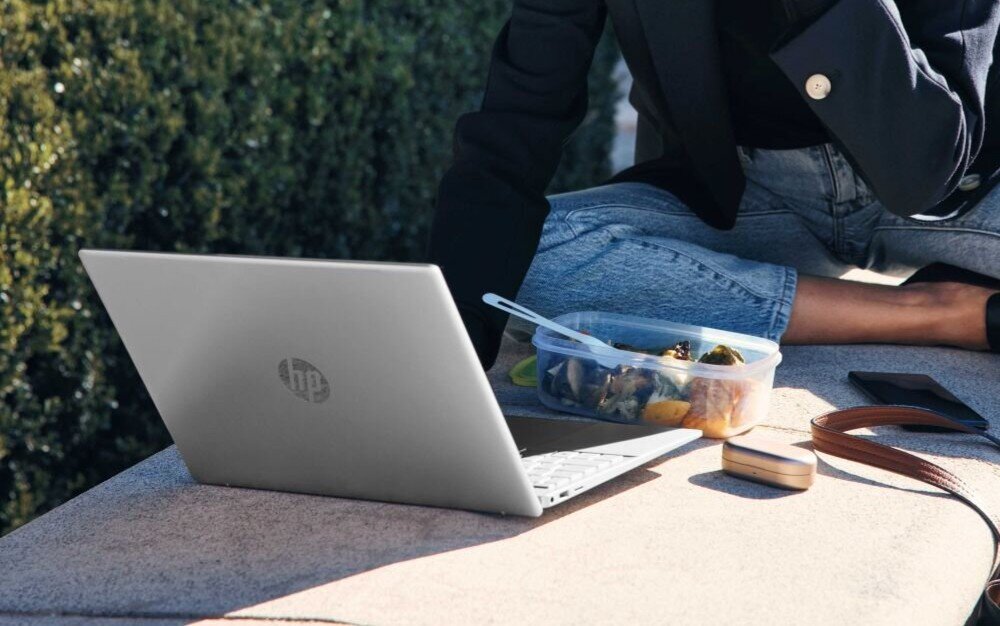 Laptop HP 255 G9 15.6 IPS R5-5625U IPS 8GB RAM 512GB SSD Windows 11 Home podzespoły procesor karta graficzna