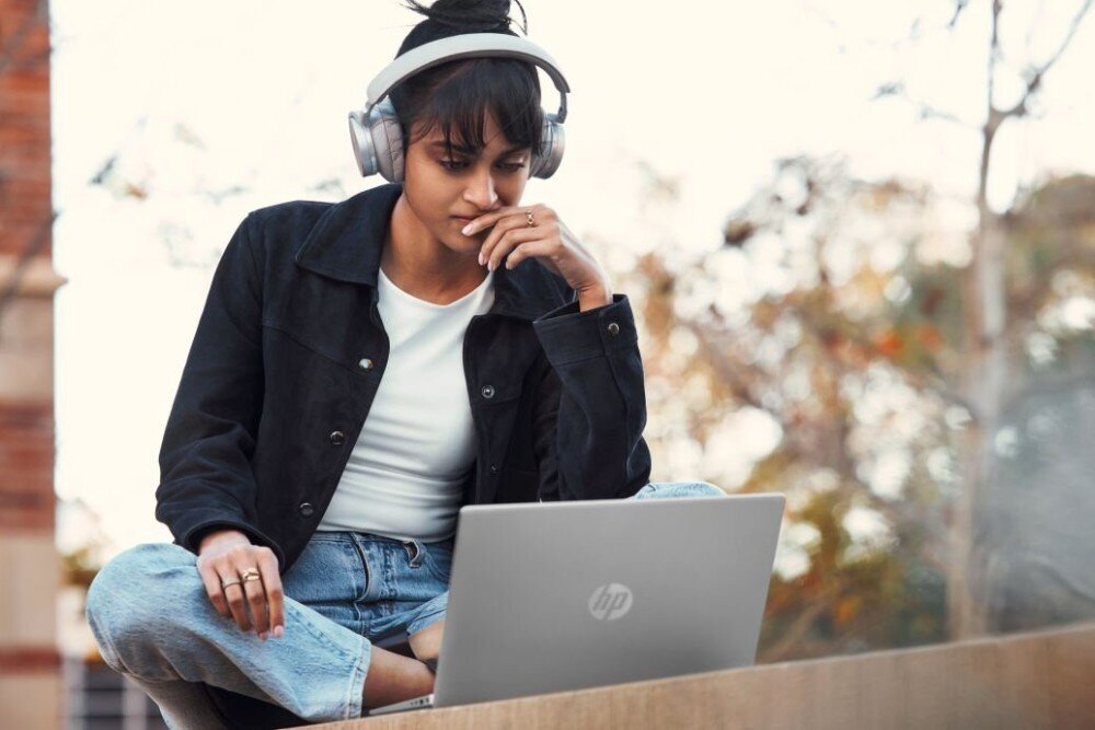 Laptop HP 255 G9 15.6 IPS R5-5625U IPS 8GB RAM 512GB SSD Windows 11 Home pamięć dysk pojemność