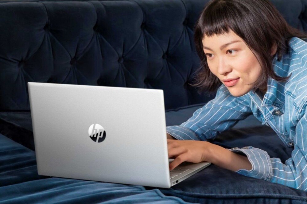 Laptop HP 255 G9 15.6 IPS R5-5625U IPS 8GB RAM 512GB SSD Windows 11 Home kamera mikrofony głośniki