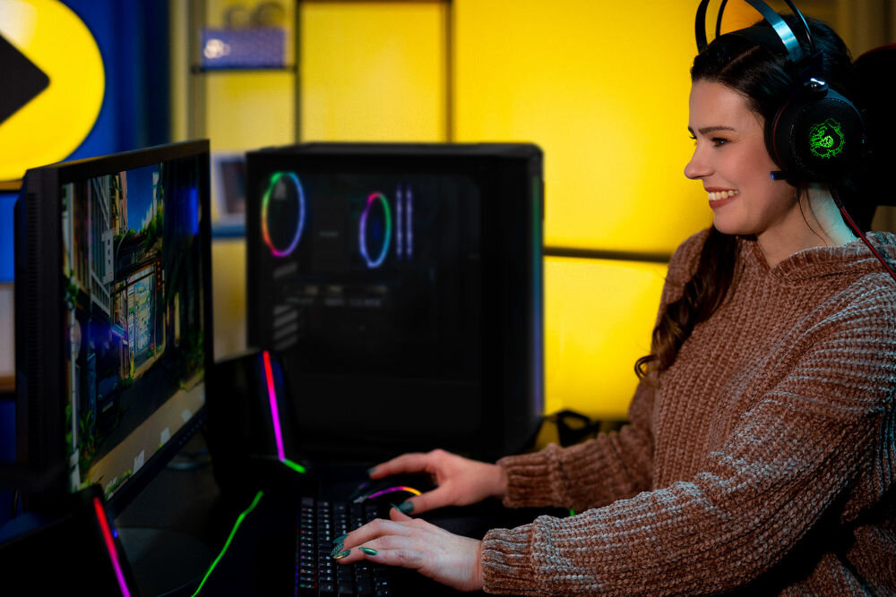 Komputer MAD DOG BQ500FX-A01DR R7-5800X3D 32GB RAM 1TB SSD GeForce RTX4060 CS2 Reflex Edition przeznaczenie cechy zalety opis testy