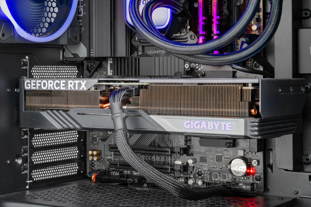 Komputer MAD DOG BQ500FX-I03DR i5-14600KF 32GB RAM 2TB SSD GeForce RTX4070 CS2 Reflex Edition karta graficzna jakość grafika architektura VRAM Raytracing
