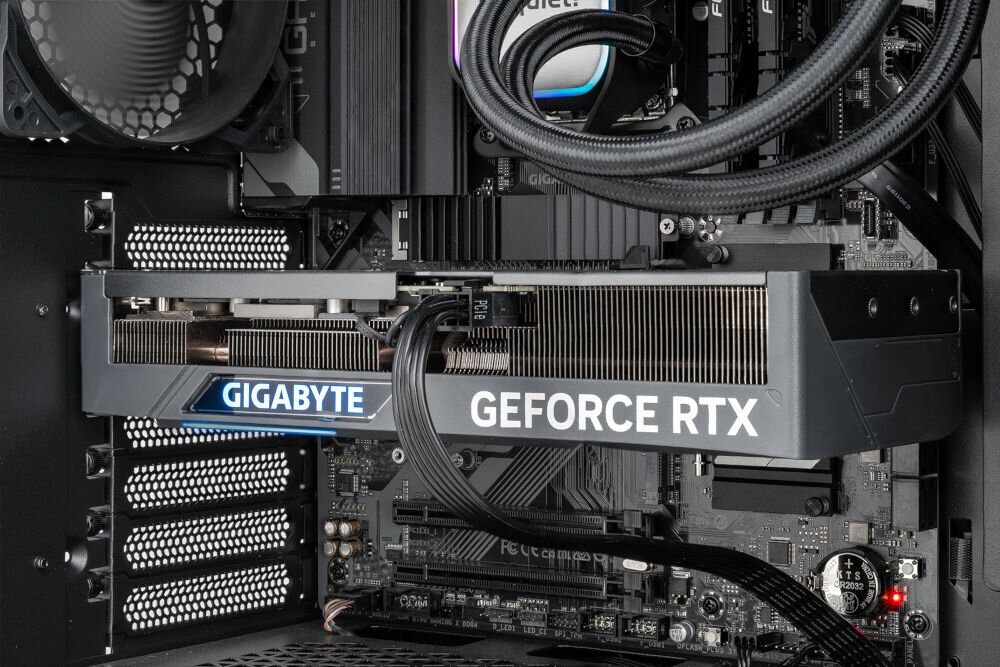 Komputer MAD DOG GeForce RTX4070 CS2 Reflex Edition BQ500-I03DB i5-14600KF 32GB RAM 2TB SSD karta graficzna jakość grafika architektura VRAM Raytracing