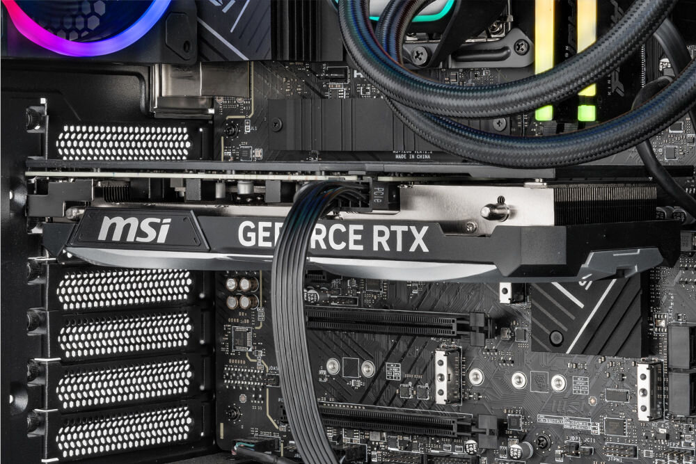 Komputer MAD DOG GeForce RTX4070 CS2 Reflex Edition BQ500FX-I04DR i5-14600KF 32GB RAM 2TB SSD karta graficzna jakość grafika architektura VRAM Raytracing