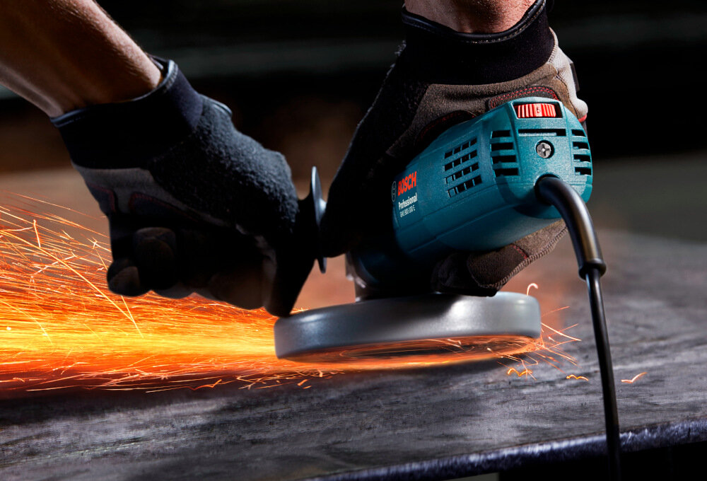 Szlifierka kątowa BOSCH Professional GWS 9-125S + tarcza X-Lock silnik szczotkowy moc 900 W efektywne szlifowania obrobka praca na niskich i wysokich obrotach