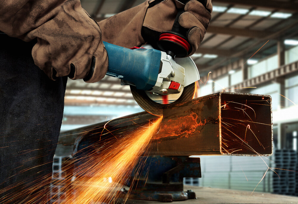 Szlifierka kątowa BOSCH Professional GWS 9-125S + tarcza X-Lock przycisk blokady wrzeciona M14 szybka wymiana tarczy beznarzedziowa tarcza srednica 125 mm