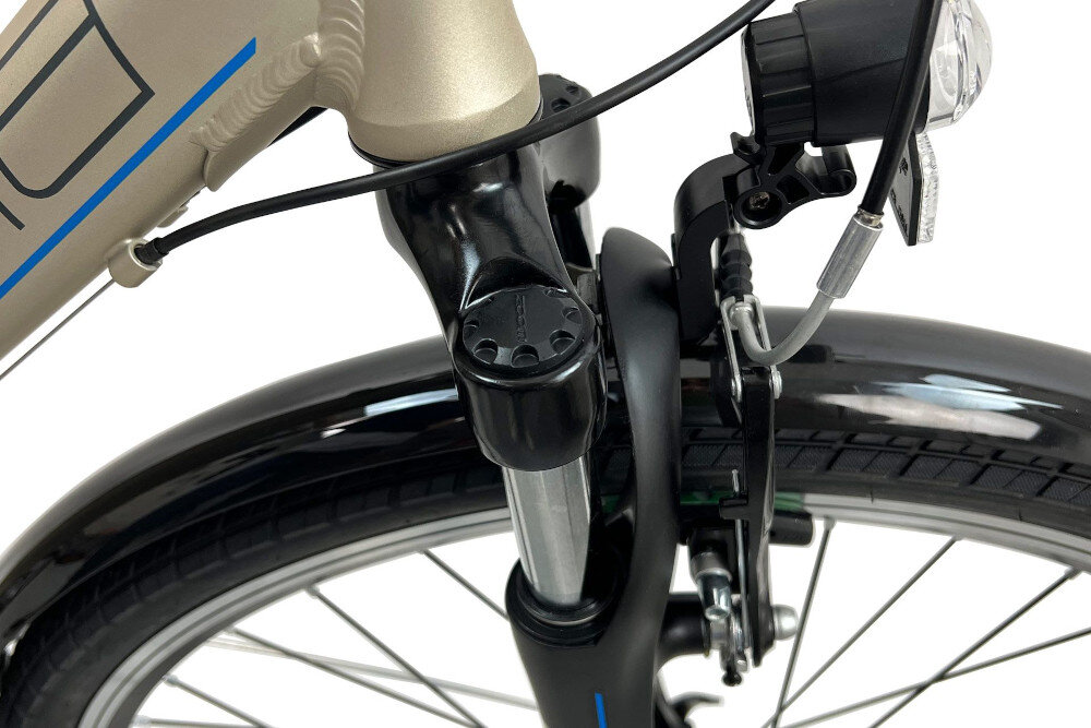 Rower trekkingowy INDIANA X-Road 1.0 M17 28 cali Amar męski Piaskowy rower typu hardtail przedni amortyzator marki HL Corp typ CH-141 700C ulatwia najezdzanie na przeszkody niweluje wstrzasy regulacja za pomoca sprezyny