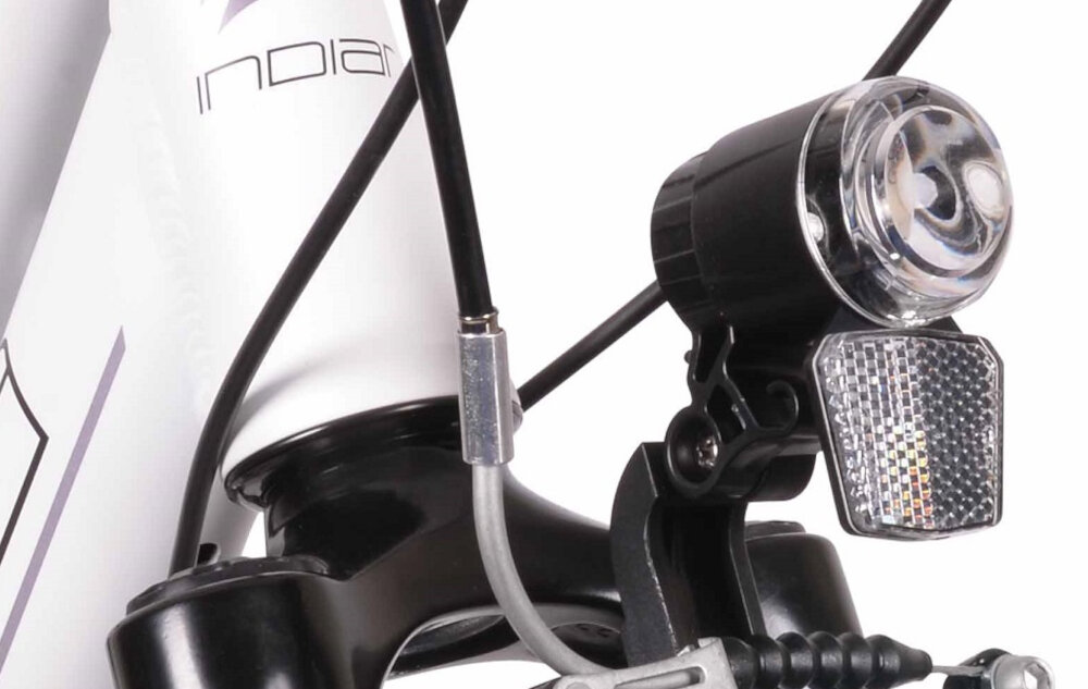 Rower trekkingowy INDIANA X-Road 1.0 D17 26 cali damski Biały oswietlenie roweru przednie tylne oswietlenie LED zasilane przez dynamo wymagane przez prawo drogowe
