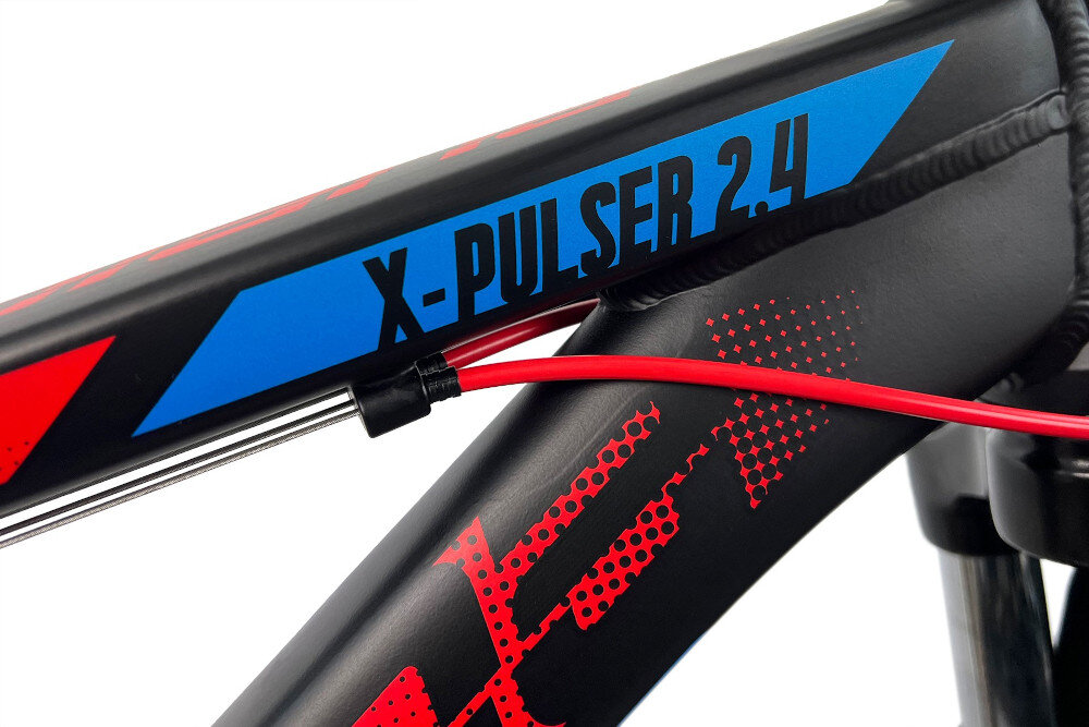 Rower młodzieżowy INDIANA X-Pluser 2.4 24 cale dla chłopca Czarno-czerwono-niebieski rama 13-calowa aluminiowa komfort jazdy odpowiednia kontrola na rowerem dostosowana do najmlodszych geometria wybor rozmiaru ramy wzrost Twojego dziecka mierzony w zrelaksowanej pozycji typ roweru