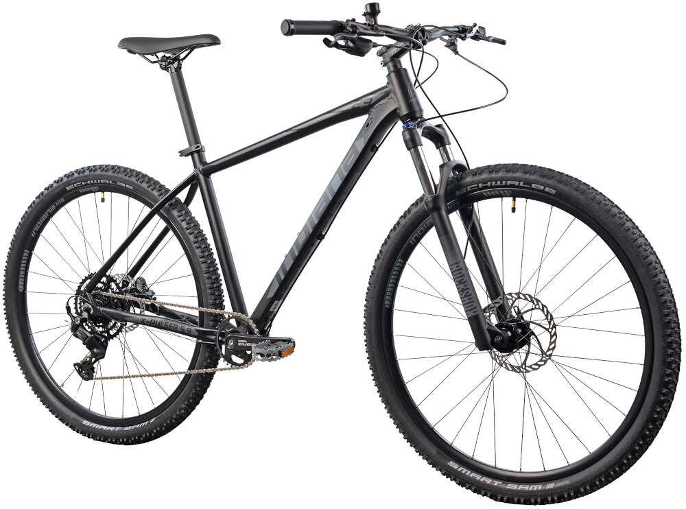 Rower górski MTB INDIANA X-Pulser 5.9 M21 29 cali Czarno-grafitowy goral dla sportowcow do jazdy wyczynowej uniwersalny dla amatorow pojazd zwrotny latwo wchodzi w zakrety do jazdy w miescie poza miastem w lesie na latwym i trudbym gorskim szlaku w niezbyt grzaskim blocie nie za glebokim piachu
