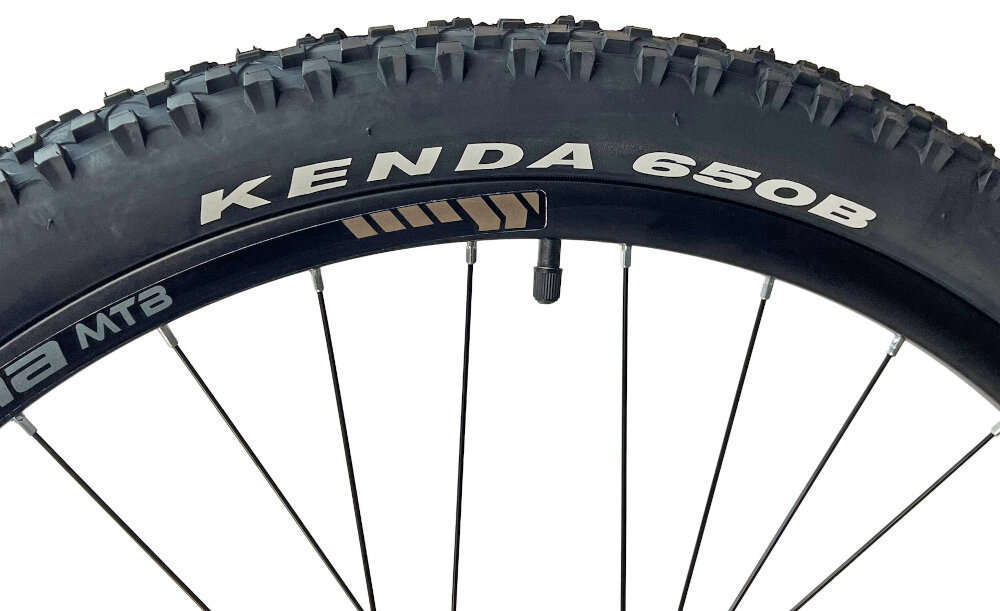 Rower górski MTB INDIANA X-Pulser 3.7 M21 27.5 cala męski Czarno-brązowy kola 27,5 cala duze latwiej pokonac przeszkody wiekszy kontakt kola z podlozem szeroki opony marki KENDA gleoki bieznik osadzone an dwusciankowych obreczach dobra przyczepnosc regularne sprawdzanie cisnienia powietrza wartosc na bocznej czesci opony