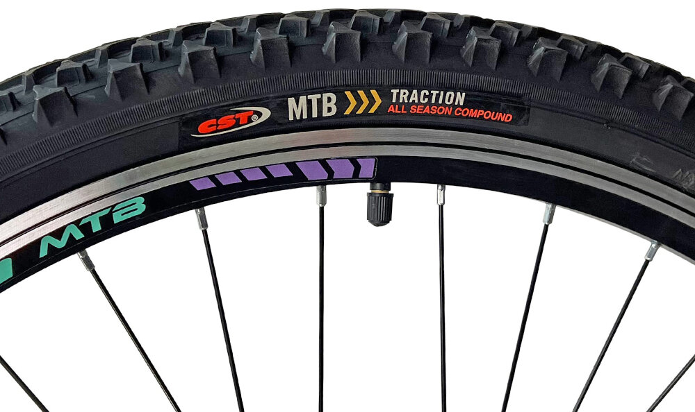 Rower górski MTB INDIANA X-Pulser 1.6 D15 26 cali damski Biało-fioletowo-miętowy ola rozmiar 26 cali latwiej pokonac przeszkody wiekszy kontakt kola z podlozem szerokie opony marki CST gleboki bieznik dobra przyczepnosc regularne sprawdzanie cisnienia powietrza wartosc na bocznej czesci opony
