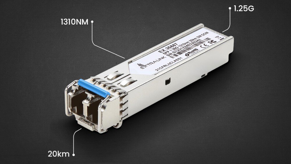 Wkładka SFP EXTRALINK EX.35887 (2 szt.) Srebrny moduł sfp leżący pod kątem na ciemnym tle z liniami pomocniczymi wskazującymi na parametry techniczne: 1310nm, 1.25g oraz 20km
