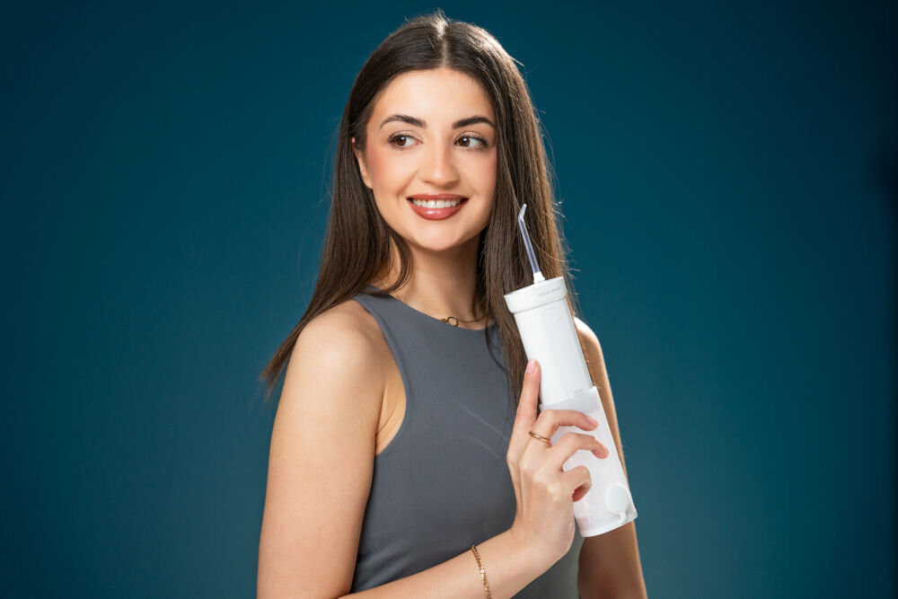 Irygator GÖTZE & JENSEN AIR910 na blacie razem ze wszystkimi końcówkami 3 tryby strumień wody od 90 do 130 psi tryb standardowy tryb silny tryb osobisty