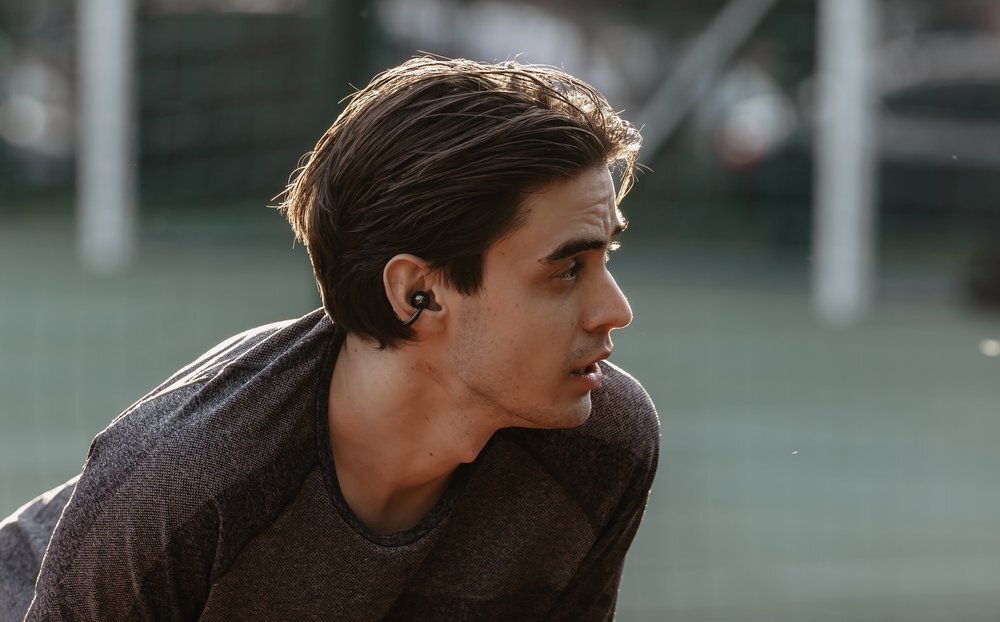 SŁUCHAWKI BLUETOOTH HUAWEI FREECLIP TWS dźwięk moc łączność szumy redukcja szumów hałas głośność zakres częstotliwość waga zasilanie ładowanie złącze port wtyczka działanie etui smartfon sterowanie wygoda muzyka