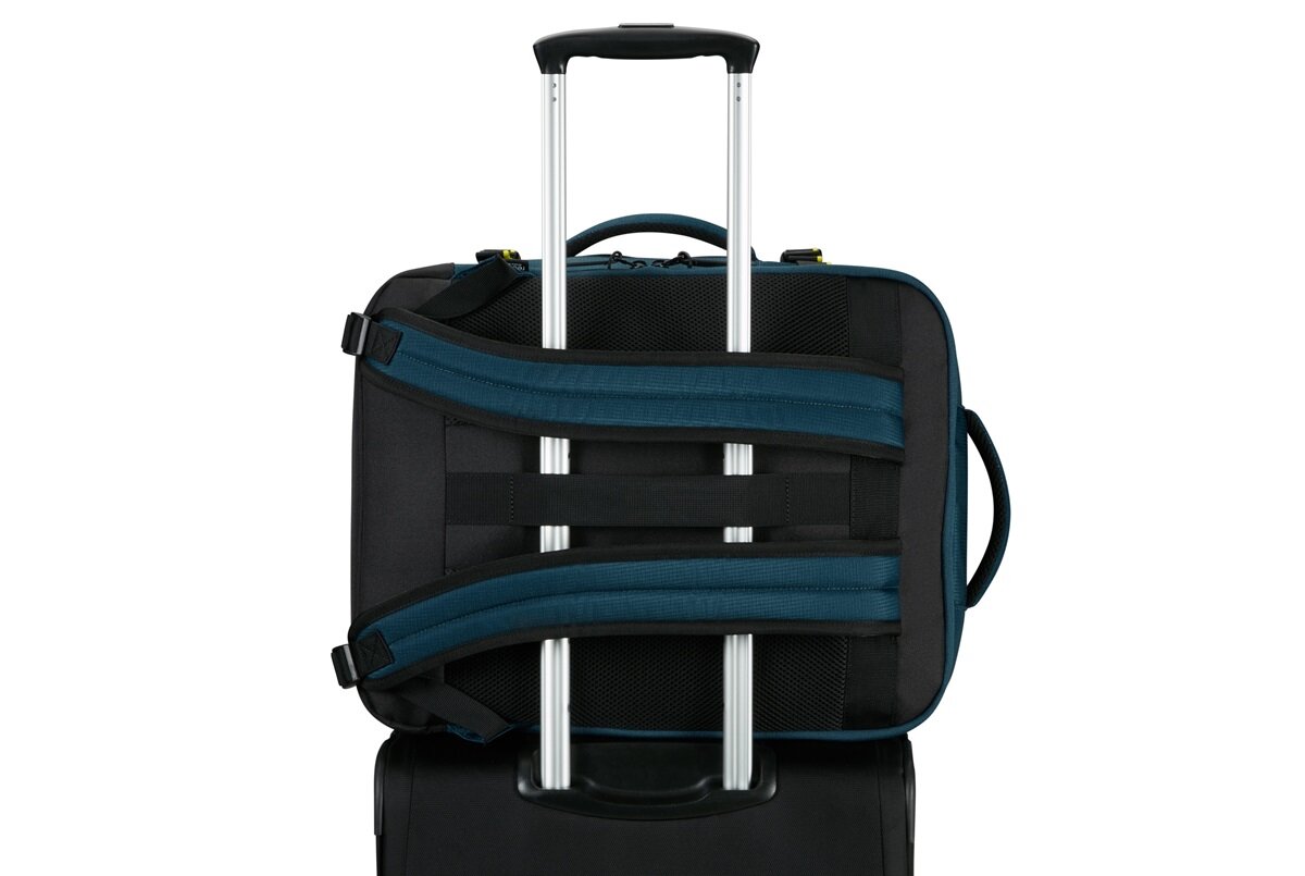 Wymiary do bagażu podręcznego, rozwiązanie smart sleeve, plecak American Tourister Take2Cabin M