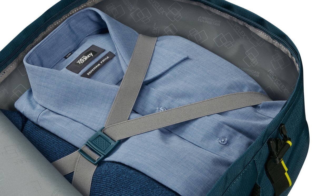 Forma małej walizki, pojemna komora, pasy zabezpieczające, plecak American Tourister Take2Cabin M