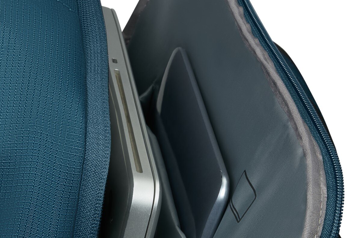 Dedykowana przegroda na laptopa, kieszeń na tablet, bezpieczne transportowanie, plecak American Tourister Take2Cabin M