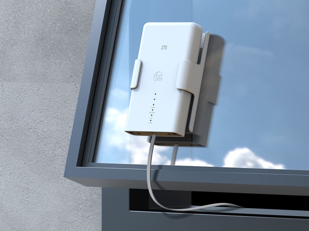Router ZTE MC889 zamontowany na oknie. Kabel połączeniowy podkreśla praktyczną i estetyczną instalację o kompaktowej długości, kabel, długość, standard