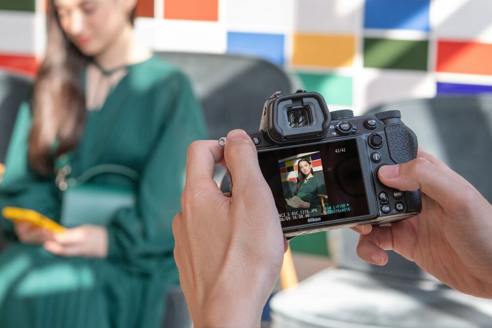 Aparat NIKON Z5 zdjęcia obiektyw ekran wizjer ogniskowa przysłona migawka obudowa bateria zasilanie filmy nagrywanie rozdzielczość matryca rozmiar przekątna tryby iso montaż lampa światło przyciski sterowanie menu kontrast jasność balans bieli filtry cmos karta pliki format zapis seria