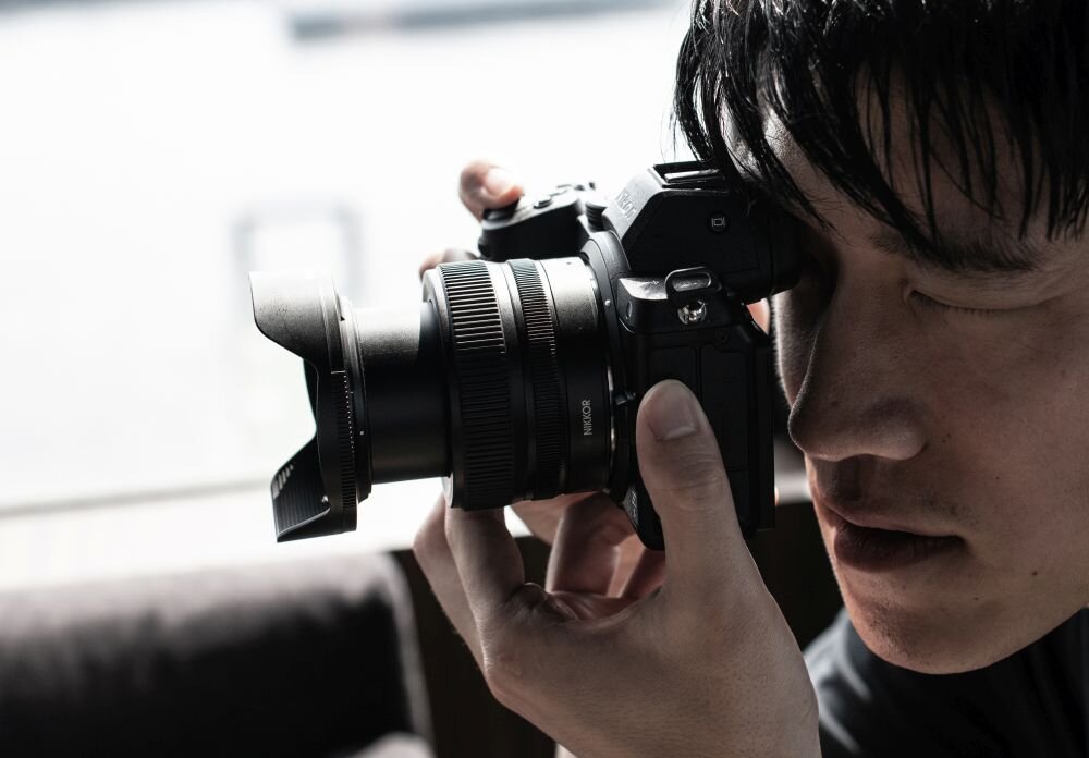 Aparat NIKON Z5 zdjęcia obiektyw ekran wizjer ogniskowa przysłona migawka obudowa bateria zasilanie filmy nagrywanie rozdzielczość matryca rozmiar przekątna tryby iso montaż lampa światło przyciski sterowanie menu kontrast jasność balans bieli filtry cmos karta pliki format zapis seria
