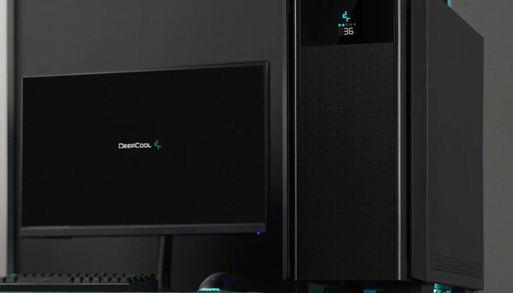 Obudowa DEEPCOOL CH510 Mesh Digital Widok od przodu na czarną obudowę z metalowym panelem typu mesh i cyfrowym wyświetlaczem pokazującym liczbę 36