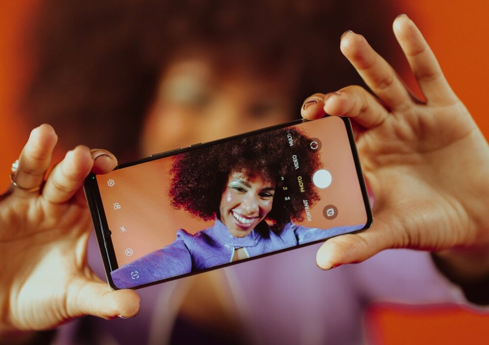 Smartfon HONOR MAGIC 6 LITE ekran bateria aparat procesor ram pamięć pojemność rozdzielczość zdjęcia filmy opis dane cechy blokady system łączność wifi bluetooth obudowa szkło odporność porty muzyka transfer sieć przekątna matryca waga czujniki oled amoled ips