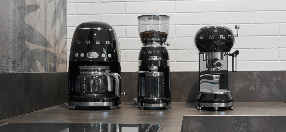 Młynek do kawy SMEG CGF11BLEU Wysoka pojemność ziarna pojemnik kawa