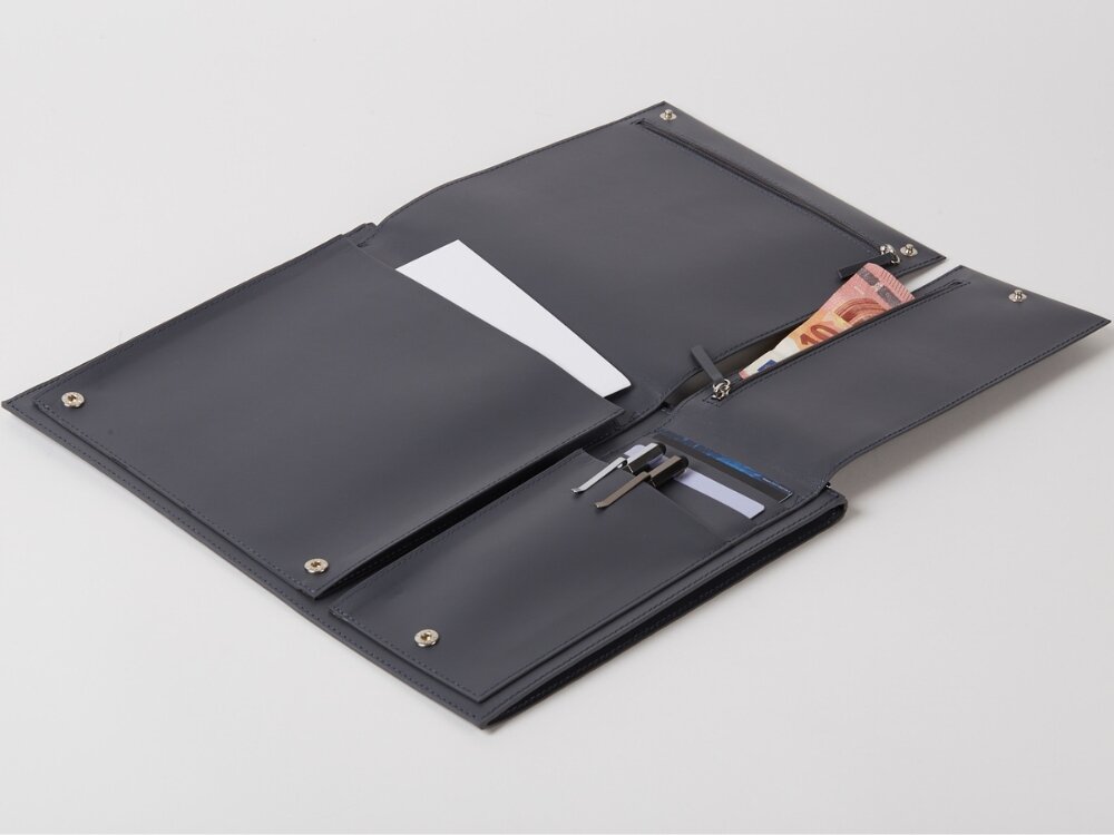 LEXON Flat płaski kształt dyskretne zapięcia Prosta forma i minimalistyczny krój