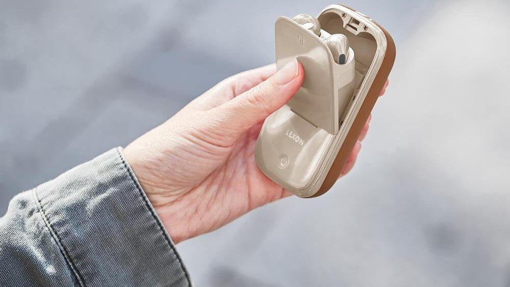 Słuchawki douszne LEXON Speakerbuds LA127B design komfort lekkość dźwięk jakość wrażenia słuchowe ergonomia lekkość sport aktywność podróże czas pracy działanie akumulator
