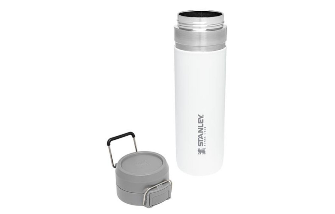 Butelka termiczna STANLEY Quick Flip Biało-szary 700 ml Trwała stal nierdzewna Wykonanie ze stali nierdzewnej z matowym wykończeniem