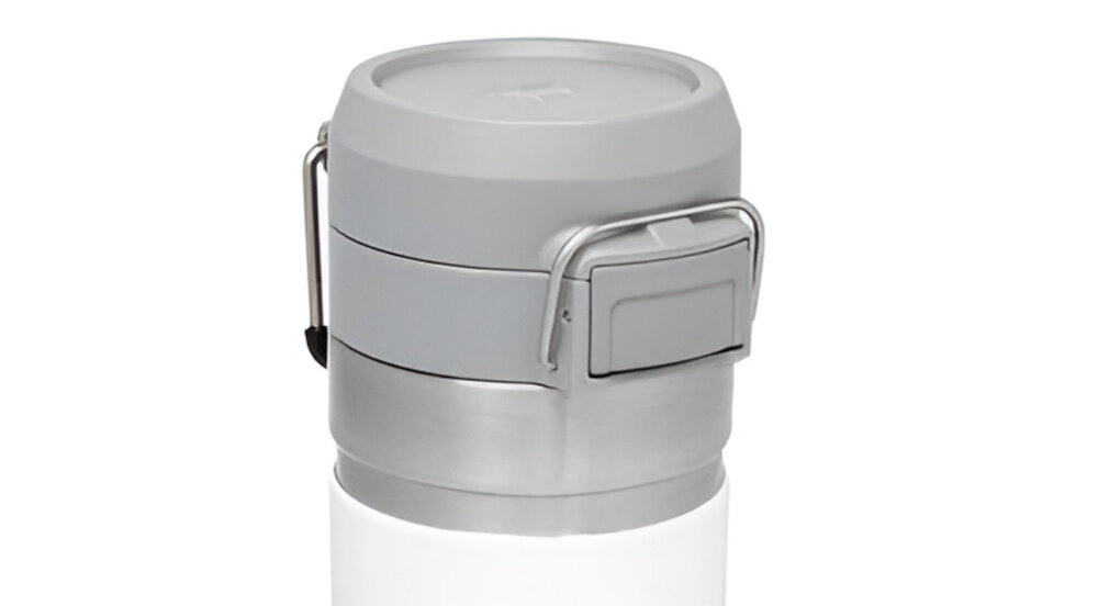 Butelka termiczna STANLEY Quick Flip Biało-szary 700 ml Szczelne zamknięcie Dwustopniowe zamknięcie z metalowym zatrzaskiem i przyciskiem otwierającym 100% szczelności
