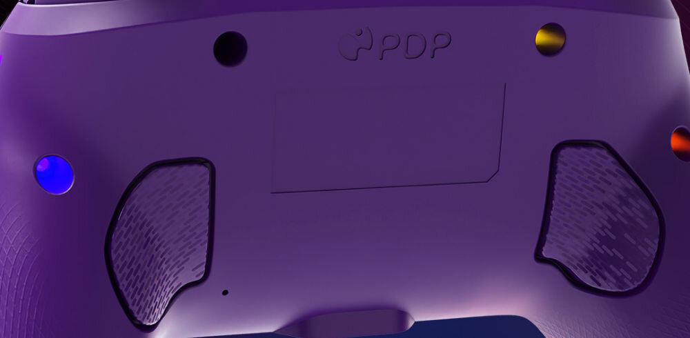 Kontroler PDP Afterglow Wave Nintendo Switch/Nintendo Switch Oled Fioletowy prezentacja kontrolera od tyłu zbliżenie na dwa tylne przyciski programowalne szybkie przypisanie funkcji reaguj szybciej