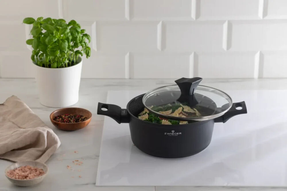 Garnek ZWIEGER Gabro 20 cm średnica 20 cm pojemność 2,3 l z aluminium tłoczonego na gorąco narzędzie kuchenne na co dzień technologia ILAG CRYSTAL ULTIMATE odporność na ścieranie długotrwała intensywna eksploatacja chropowate wykończenie typu marble stone estetyka bez przywierania potraw do powierzchni wysoka jakosć wykonania najbardziej wymagające warunki kulinarne 