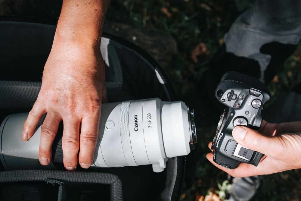 Obiektyw CANON RF 200-800mm f-6.3-9 IS USM ogniskowa przysłona ostrość pierścienie optyka soczewki powłoki montaż bagnet światło jasność zoom filtry waga