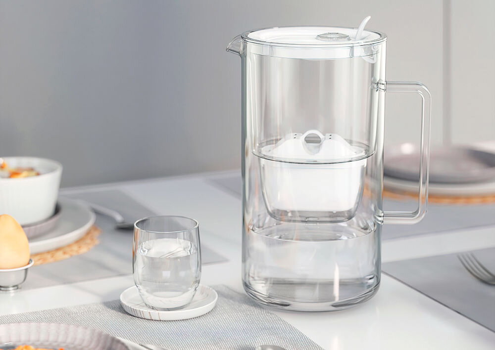 Dzbanek filtrujący AQUAPHOR Glass 2.5 l + Wkład Maxfor+ MG dzbanek stoi na stole jedzenie filtr pokrywka szklanka na podstawce z wodą w środku wydajność do 200 litrów długotrwałe użytkowanie elegancki funkcjonalny wygodne rozwiązanie dobra jakość wody dbanie o zdrowie stylowy design skuteczne filtrowanie zawsze czysta woda codzienny nawyk wsparcie zdrowego trybu życia