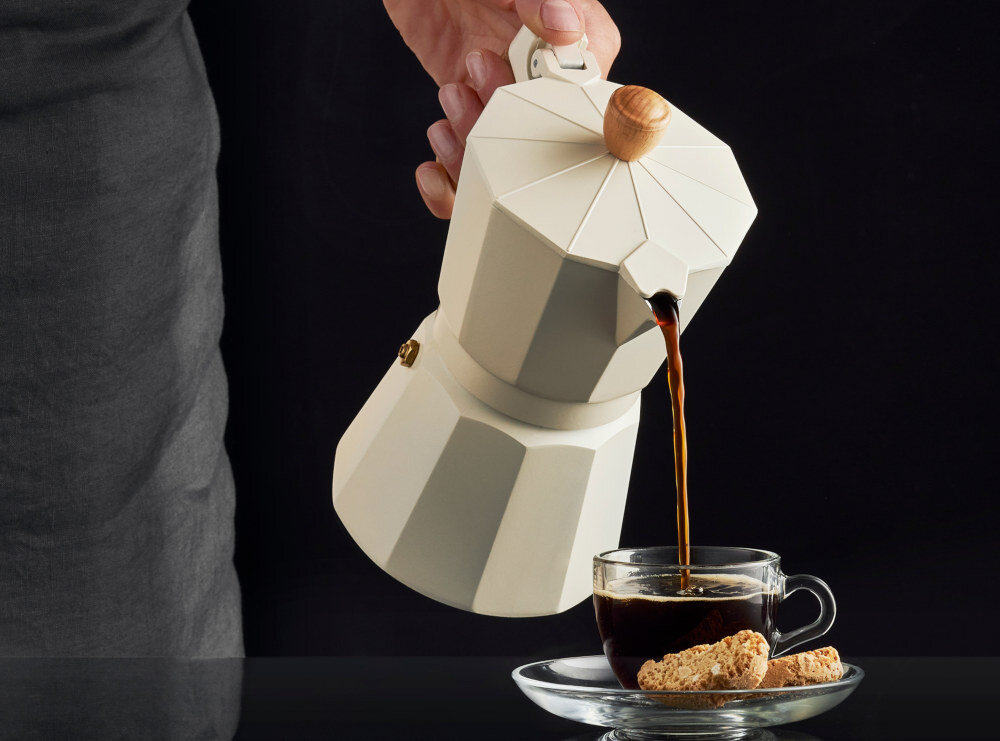 Kawiarka AMBITION Natural 6TZ Kremowy 300 ml  Dopasowanie do kuchni Klasyczny Kremowy korpus z detalami imitującymi drewno z naturalnym akcentem na kuchenkach gazowych, elektrycznych i ceramicznych dopasowanie swoboda kawa