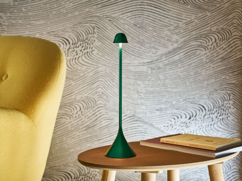 Lampa stołowa LEXON Steli Bell LH95B-DG1 Ciemnozielony
            lampka na stoliku kolor światła temperatura rgb jasność lumeny