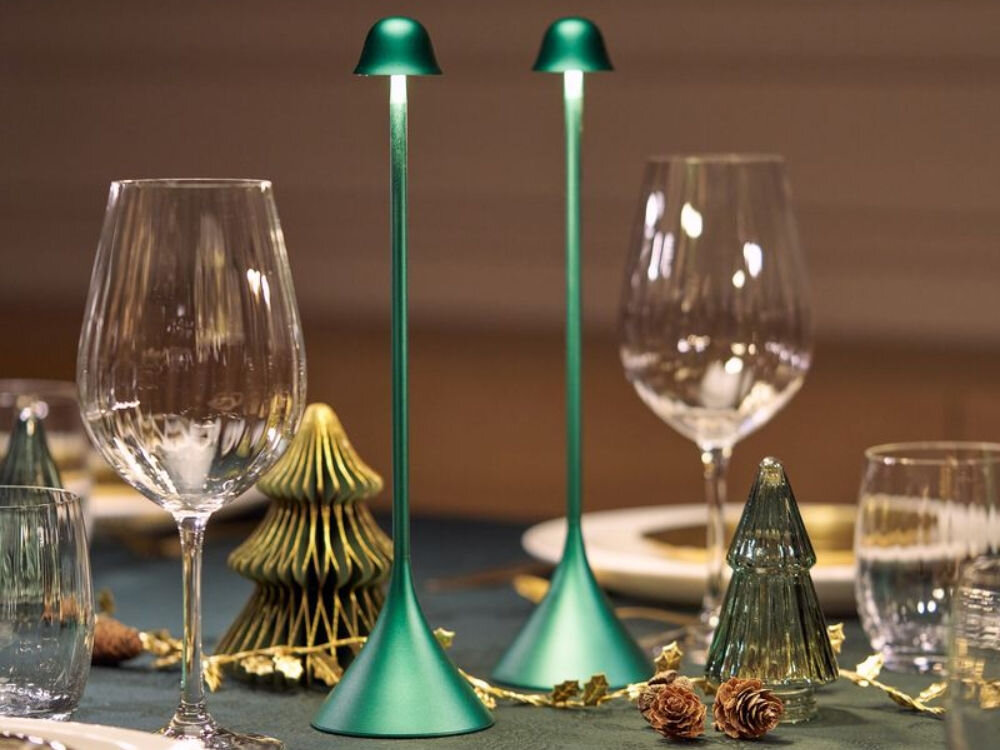 Lampa stołowa LEXON Steli Bell LH95B-DG1 Ciemnozielony
            lampki na stole regulacja jasności ipx4 czas pracy ładowanie