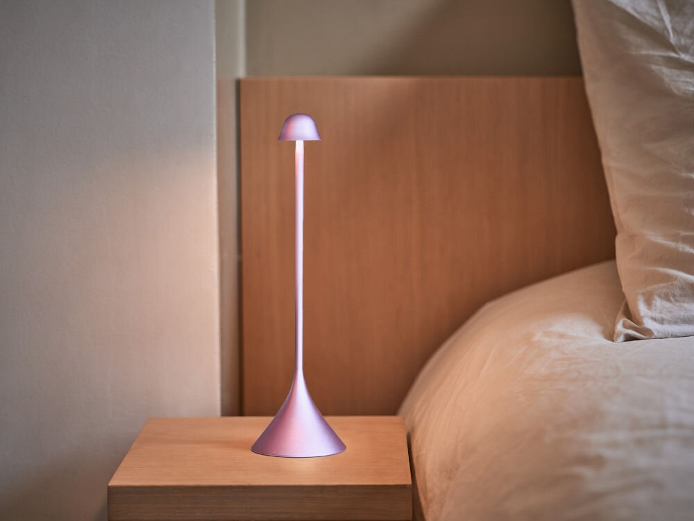 Lampa stołowa LEXON Steli Bell LH95B-LP Jasnoróżowy
            lampka na szafce nocnej kolor światła temperatura rgb jasność lumeny