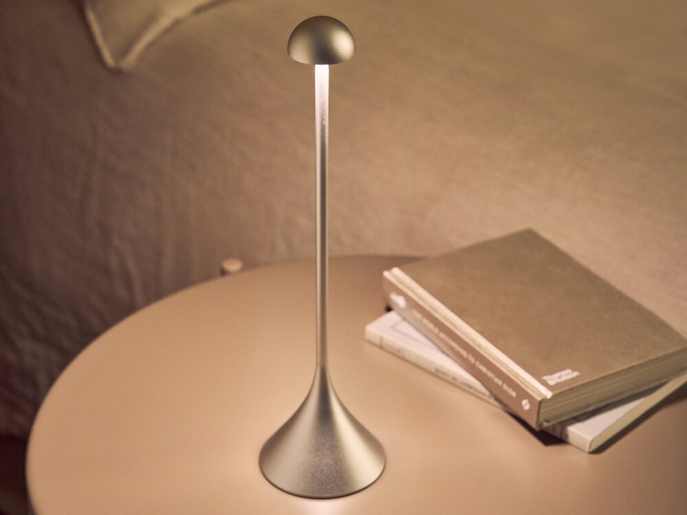 Lampa LEXON Steli Dome
            lampka na stolik regulacja jasności ipx4 czas pracy ładowanie